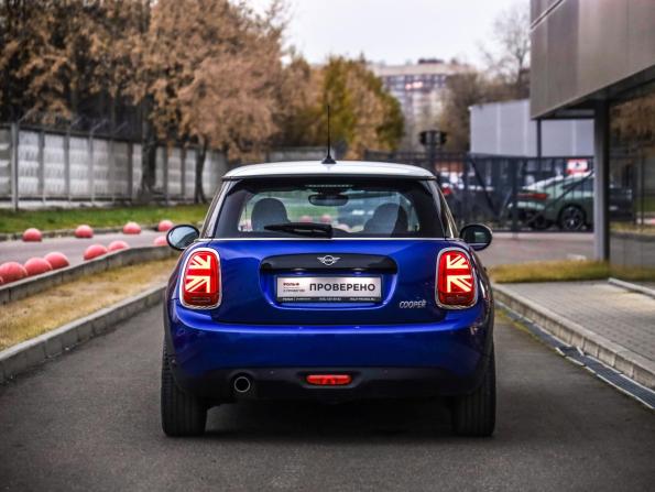 Mini Hatch III (F55/F56) Рестайлинг с пробегом 2018 года, цена 2 129 000 рублей, 60000 км, хэтчбек, Автокод Объявления