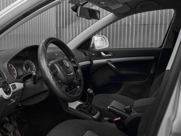 Skoda Octavia II (A5) Рестайлинг с пробегом 2013 года, цена 910 000 рублей, 128376 км, лифтбек, Автокод Объявления