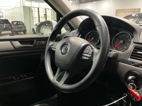 Volkswagen Touareg II с пробегом 2014 года, цена 1 720 000 рублей, 278950 км, внедорожник, Автокод Объявления