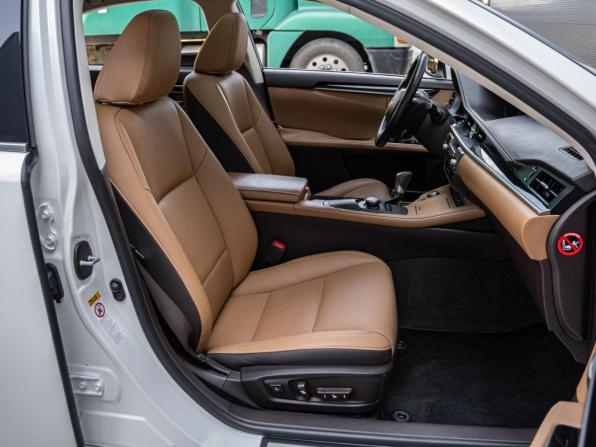 Lexus ES VI Рестайлинг с пробегом 2017 года, цена 3 349 000 рублей, 131423 км, седан, Автокод Объявления