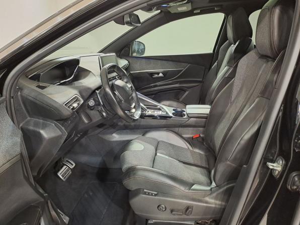 Peugeot 5008 II Рестайлинг с пробегом 2018 года, цена 2 170 000 рублей, 93968 км, внедорожник, Автокод Объявления