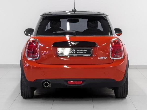 Mini Hatch III (F55/F56) Рестайлинг с пробегом 2020 года, цена 2 395 000 рублей, 46120 км, хэтчбек, Автокод Объявления