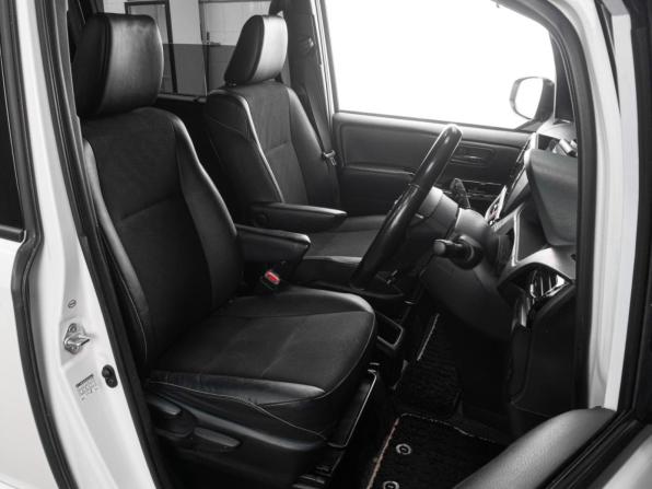 Toyota Noah III (R80) Рестайлинг с пробегом 2018 года, цена 2 349 000 рублей, 120279 км, минивэн, Автокод Объявления