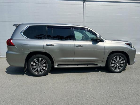 Lexus LX III Рестайлинг 2 с пробегом 2017 года, цена 6 494 000 рублей, 315474 км, внедорожник, Автокод Объявления
