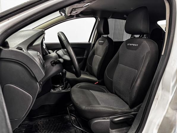 Renault Logan II Рестайлинг с пробегом 2019 года, цена 1 199 000 рублей, 70957 км, седан, Автокод Объявления