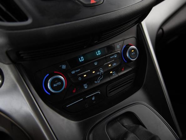 Ford Kuga II Рестайлинг с пробегом 2017 года, цена 1 349 000 рублей, 211898 км, внедорожник, Автокод Объявления