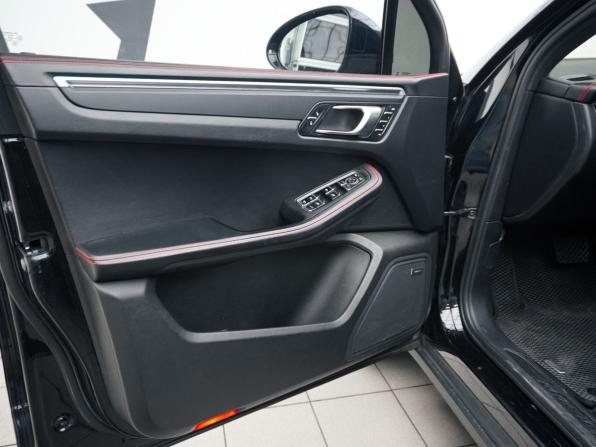 Porsche Macan I Рестайлинг с пробегом 2018 года, цена 3 450 000 рублей, 142262 км, внедорожник, Автокод Объявления