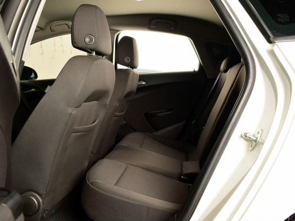Opel Astra J Рестайлинг с пробегом 2014 года, цена 945 995 рублей, 116605 км, седан, Автокод Объявления