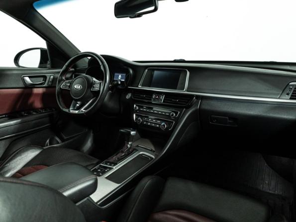 Kia Optima IV Рестайлинг с пробегом 2018 года, цена 1 779 700 рублей, 102055 км, седан, Автокод Объявления