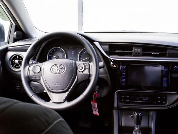 Toyota Corolla XI (E160 E170 E180) Рестайлинг 1 с пробегом 2017 года, цена 1 849 000 рублей, 89028 км, седан, Автокод Объявления
