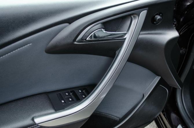 Opel Astra J Рестайлинг с пробегом 2013 года, цена 794 000 рублей, 155000 км, хэтчбек, Автокод Объявления