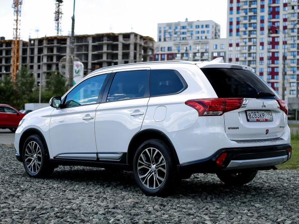 Mitsubishi Outlander III Рестайлинг 3 с пробегом 2018 года, цена 2 370 000 рублей, 80200 км, внедорожник, Автокод Объявления