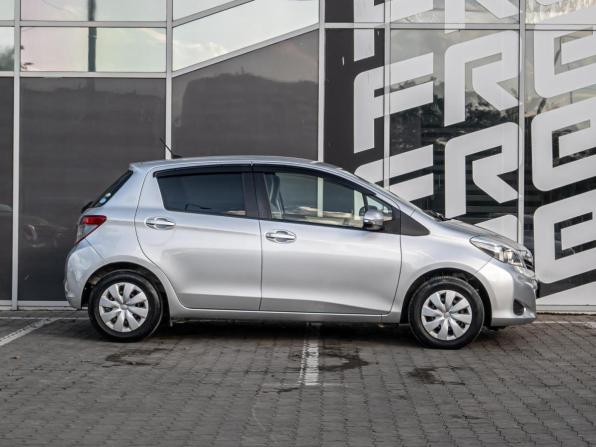 Toyota Vitz III (XP130) с пробегом 2012 года, цена 900 000 рублей, 77210 км, хэтчбек, Автокод Объявления