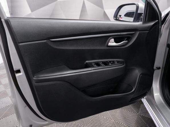 Kia Rio IV Рестайлинг с пробегом 2020 года, цена 1 439 000 рублей, 134135 км, седан, Автокод Объявления