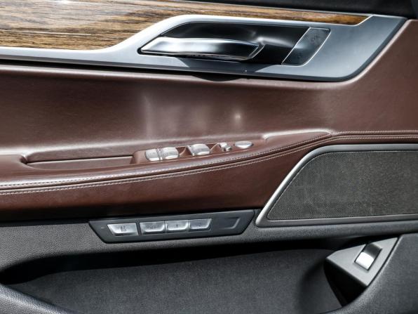 BMW 7 серии VI (G11/G12) с пробегом 2017 года, цена 3 750 000 рублей, 199800 км, седан, Автокод Объявления