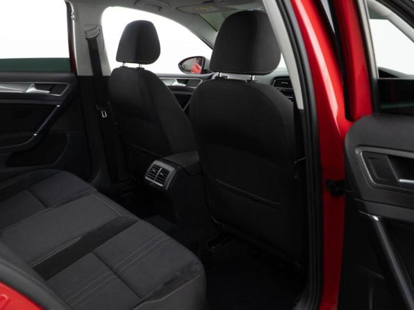 Volkswagen Golf VII Рестайлинг с пробегом 2019 года, цена 2 491 046 рублей, 103058 км, универсал, Автокод Объявления