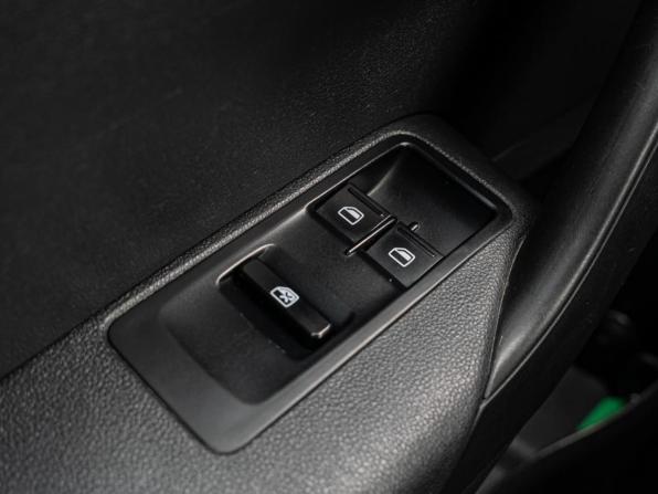 Volkswagen Polo V Рестайлинг с пробегом 2017 года, цена 1 340 000 рублей, 107640 км, седан, Автокод Объявления
