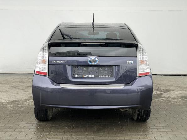 Toyota Prius III (XW30) с пробегом 2010 года, цена 938 000 рублей, 251599 км, лифтбек, Автокод Объявления