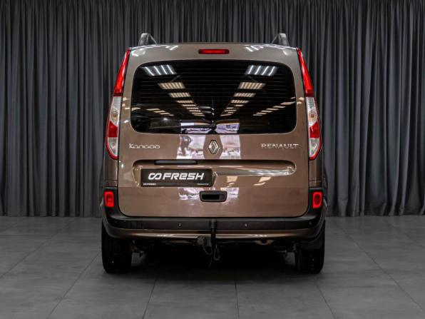 Renault Kangoo II Рестайлинг с пробегом 2014 года, цена 799 000 рублей, 248376 км, компактвэн, Автокод Объявления
