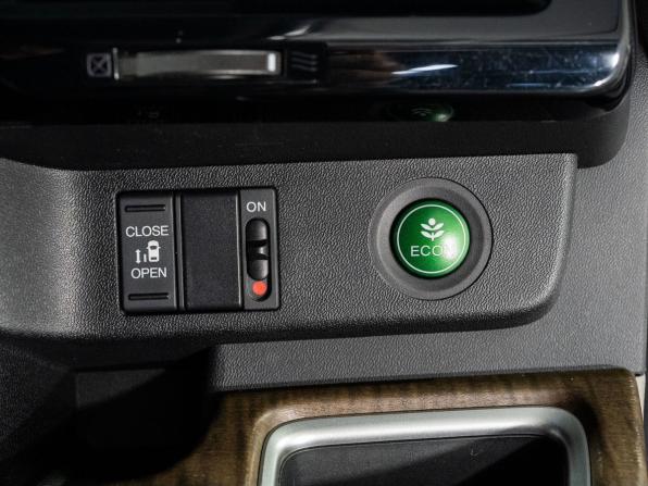 Honda Stepwgn V с пробегом 2015 года, цена 1 730 000 рублей, 127705 км, минивэн, Автокод Объявления