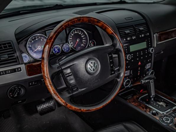 Volkswagen Touareg I Рестайлинг с пробегом 2007 года, цена 1 067 500 рублей, 220000 км, внедорожник, Автокод Объявления