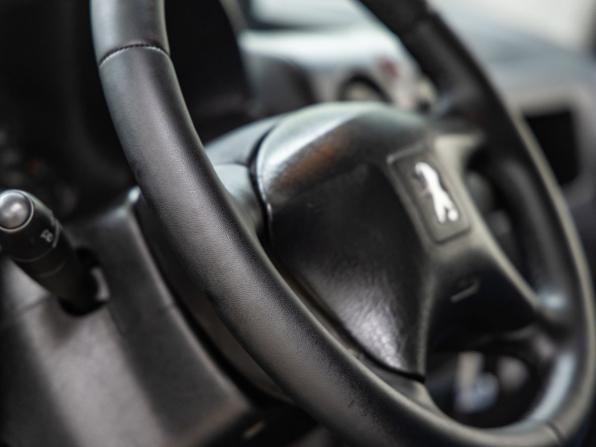 Peugeot Partner II с пробегом 2011 года, цена 428 000 рублей, 208143 км, компактвэн, Автокод Объявления