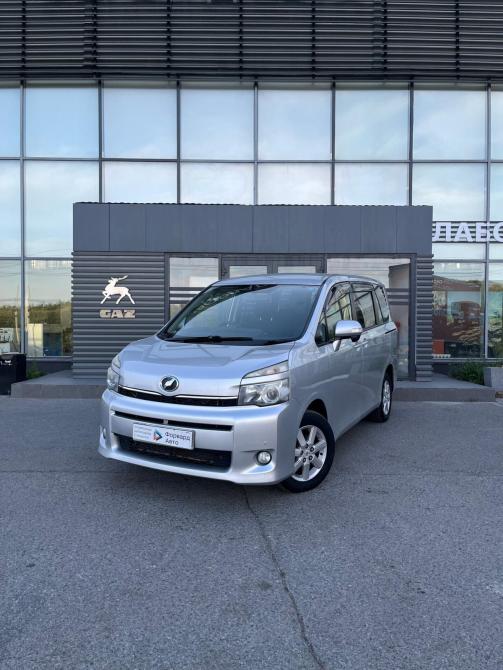 Toyota Voxy II (R70) Омск  - изображение 3