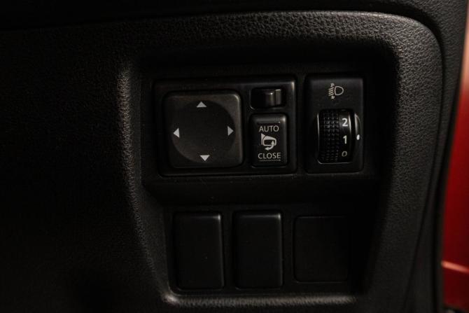 Nissan Juke I с пробегом 2012 года, цена 1 169 000 рублей, 74904 км, внедорожник, Автокод Объявления
