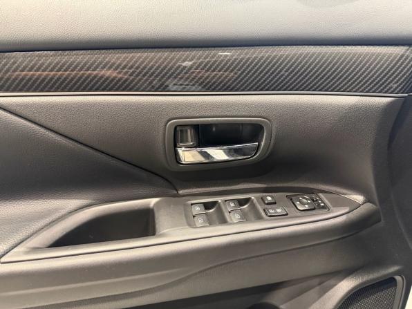 Mitsubishi Outlander III Рестайлинг 3 с пробегом 2021 года, цена 2 545 000 рублей, 81000 км, внедорожник, Автокод Объявления