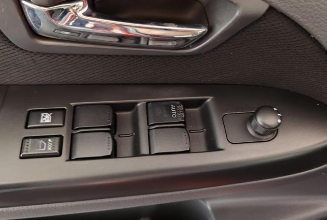 Suzuki SX4 I (Classic) Рестайлинг с пробегом 2010 года, цена 850 000 рублей, 221196 км, хэтчбек, Автокод Объявления