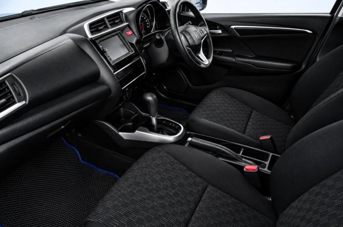 Honda Fit III Рестайлинг с пробегом 2016 года, цена 999 000 рублей, 117000 км, хэтчбек, Автокод Объявления