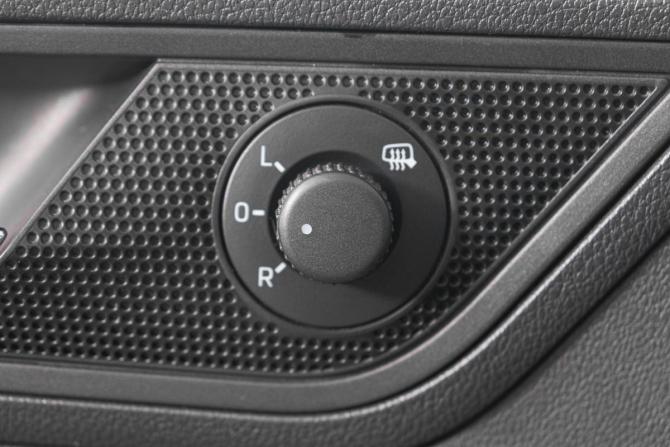 Skoda Rapid I Рестайлинг с пробегом 2018 года, цена 999 000 рублей, 333000 км, лифтбек, Автокод Объявления