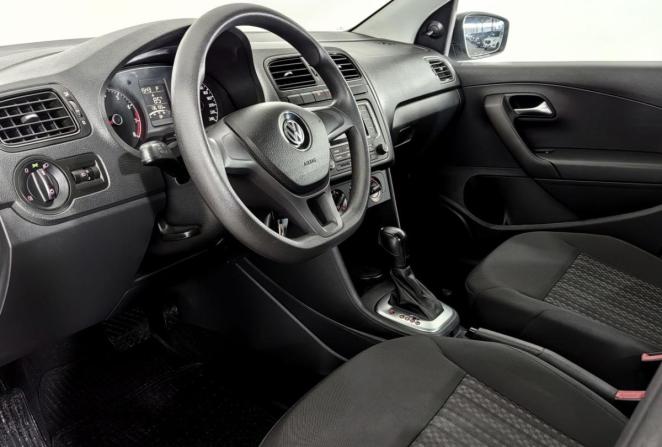 Volkswagen Polo V Рестайлинг с пробегом 2019 года, цена 1 305 000 рублей, 136000 км, седан, Автокод Объявления
