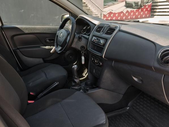 Renault Logan II с пробегом 2017 года, цена 695 000 рублей, 125500 км, седан, Автокод Объявления