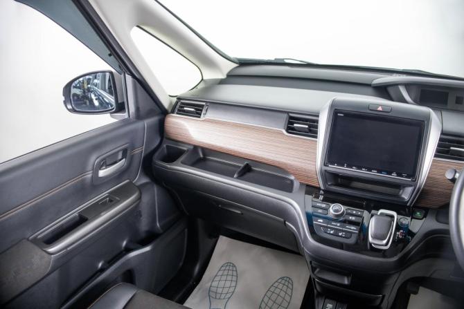 Honda Freed II Рестайлинг с пробегом 2022 года, цена 2 699 000 рублей, 40526 км, компактвэн, Автокод Объявления