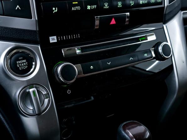 Toyota Land Cruiser 200 Series Рестайлинг 1 с пробегом 2014 года, цена 3 200 000 рублей, 297266 км, внедорожник, Автокод Объявления