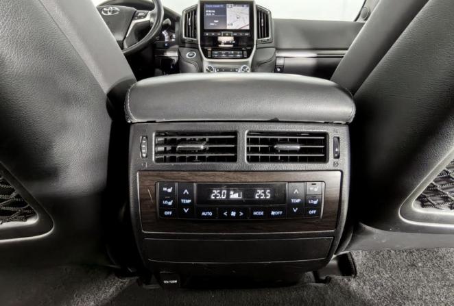 Toyota Land Cruiser 200 Series Рестайлинг 2 с пробегом 2015 года, цена 6 720 000 рублей, 69560 км, внедорожник, Автокод Объявления