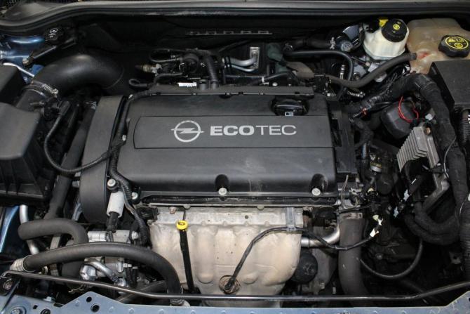 Opel Astra J Рестайлинг с пробегом 2012 года, цена 699 000 рублей, 241732 км, хэтчбек, Автокод Объявления