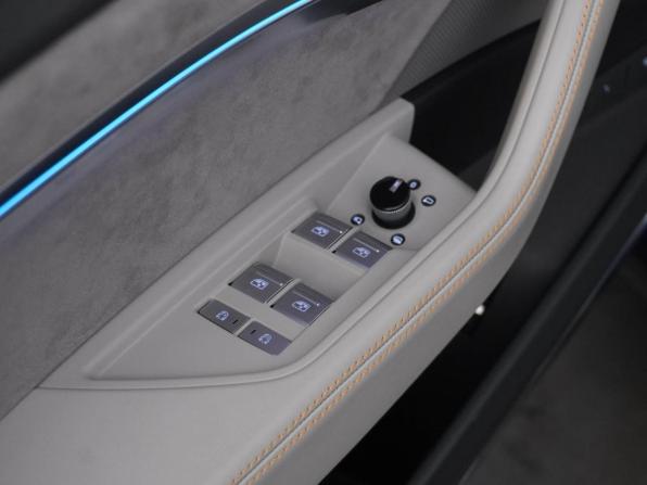 Audi e-tron I с пробегом 2021 года, цена 5 299 099 рублей, 32558 км, внедорожник, Автокод Объявления
