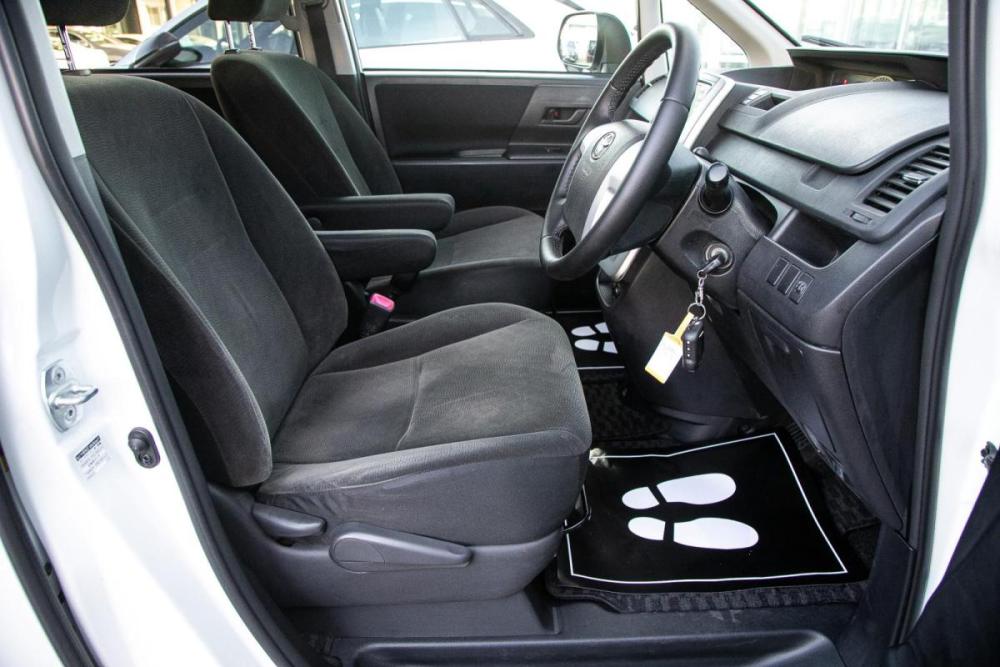 Toyota Voxy II (R70) Иркутск  - изображение 12