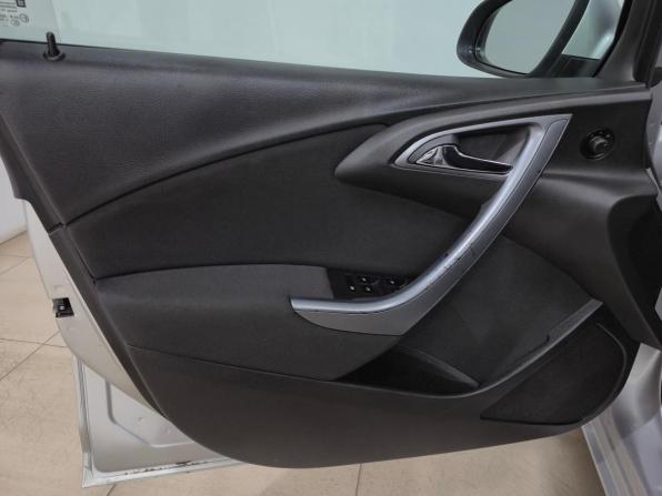Opel Astra J Рестайлинг с пробегом 2013 года, цена 680 000 рублей, 202375 км, седан, Автокод Объявления