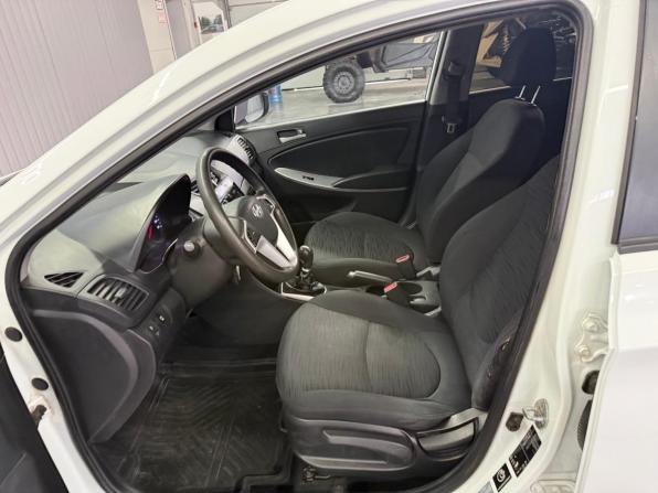 Hyundai Solaris I Рестайлинг с пробегом 2015 года, цена 797 000 рублей, 167000 км, хэтчбек, Автокод Объявления