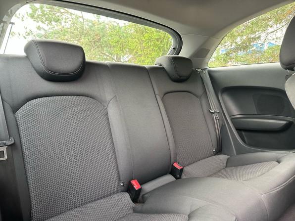 Audi A1 I (8X) с пробегом 2012 года, цена 819 000 рублей, 169536 км, хэтчбек, Автокод Объявления