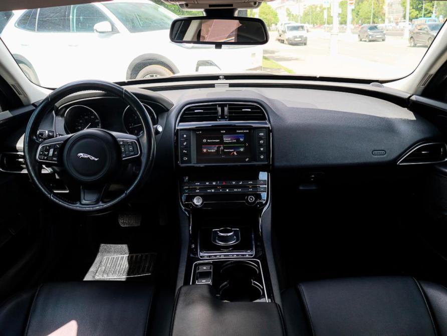 Jaguar XE I Москва  - изображение 10
