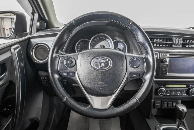 Toyota Auris II с пробегом 2013 года, цена 1 299 000 рублей, 100800 км, хэтчбек, Автокод Объявления