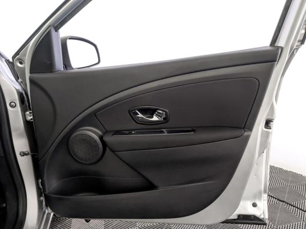 Renault Fluence I Рестайлинг с пробегом 2015 года, цена 1 220 000 рублей, 55743 км, седан, Автокод Объявления