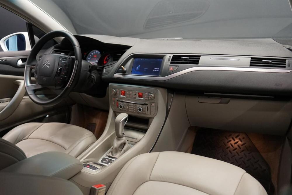 Citroen C5 II Крым  - изображение 22