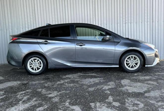 Toyota Prius III Рестайлинг (XW30) с пробегом 2016 года, цена 1 630 000 рублей, 133023 км, лифтбек, Автокод Объявления