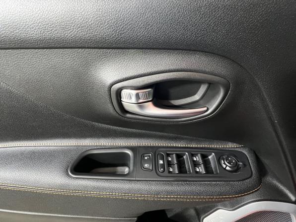 Jeep Renegade I с пробегом 2018 года, цена 1 597 000 рублей, 100300 км, внедорожник, Автокод Объявления
