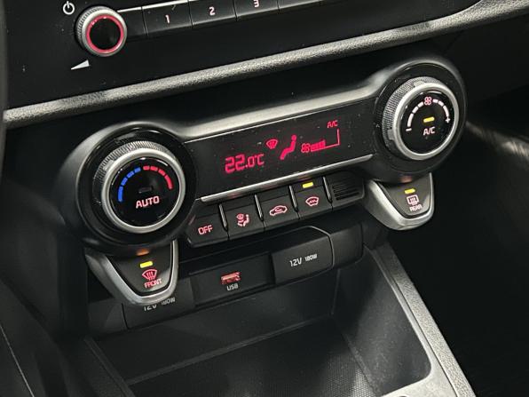 Kia Rio IV Рестайлинг с пробегом 2021 года, цена 1 210 000 рублей, 54199 км, седан, Автокод Объявления